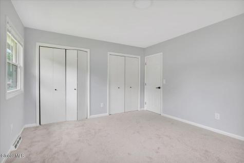 8 Woodland Drive Colonie NY 12309