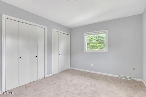 8 Woodland Drive Colonie NY 12309
