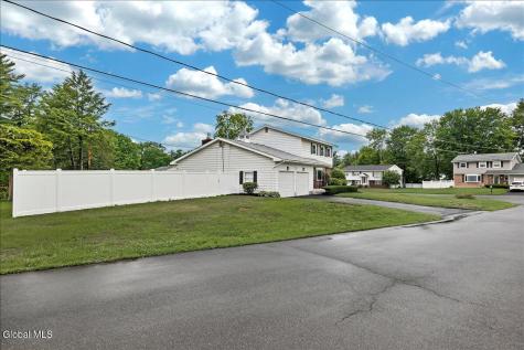 8 Woodland Drive Colonie NY 12309