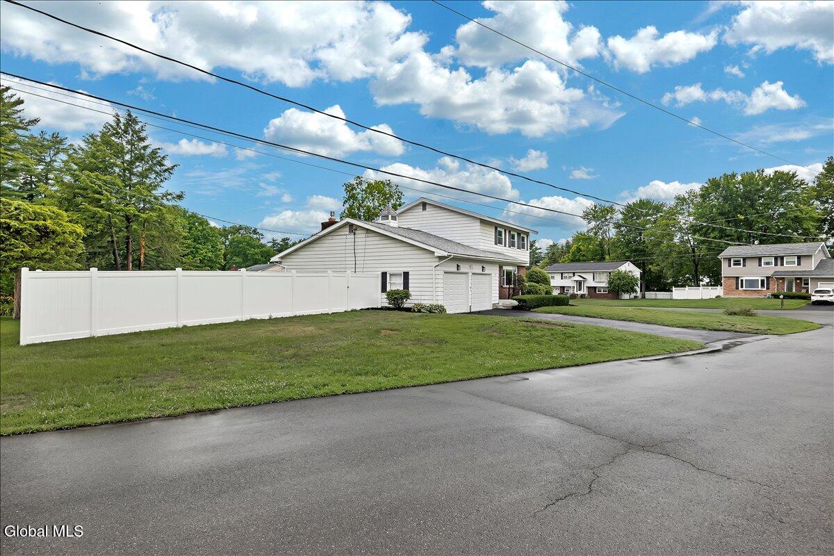 8 Woodland Drive Colonie NY 12309