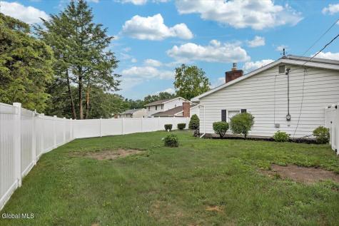 8 Woodland Drive Colonie NY 12309