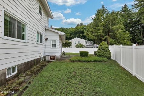 8 Woodland Drive Colonie NY 12309