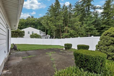 8 Woodland Drive Colonie NY 12309