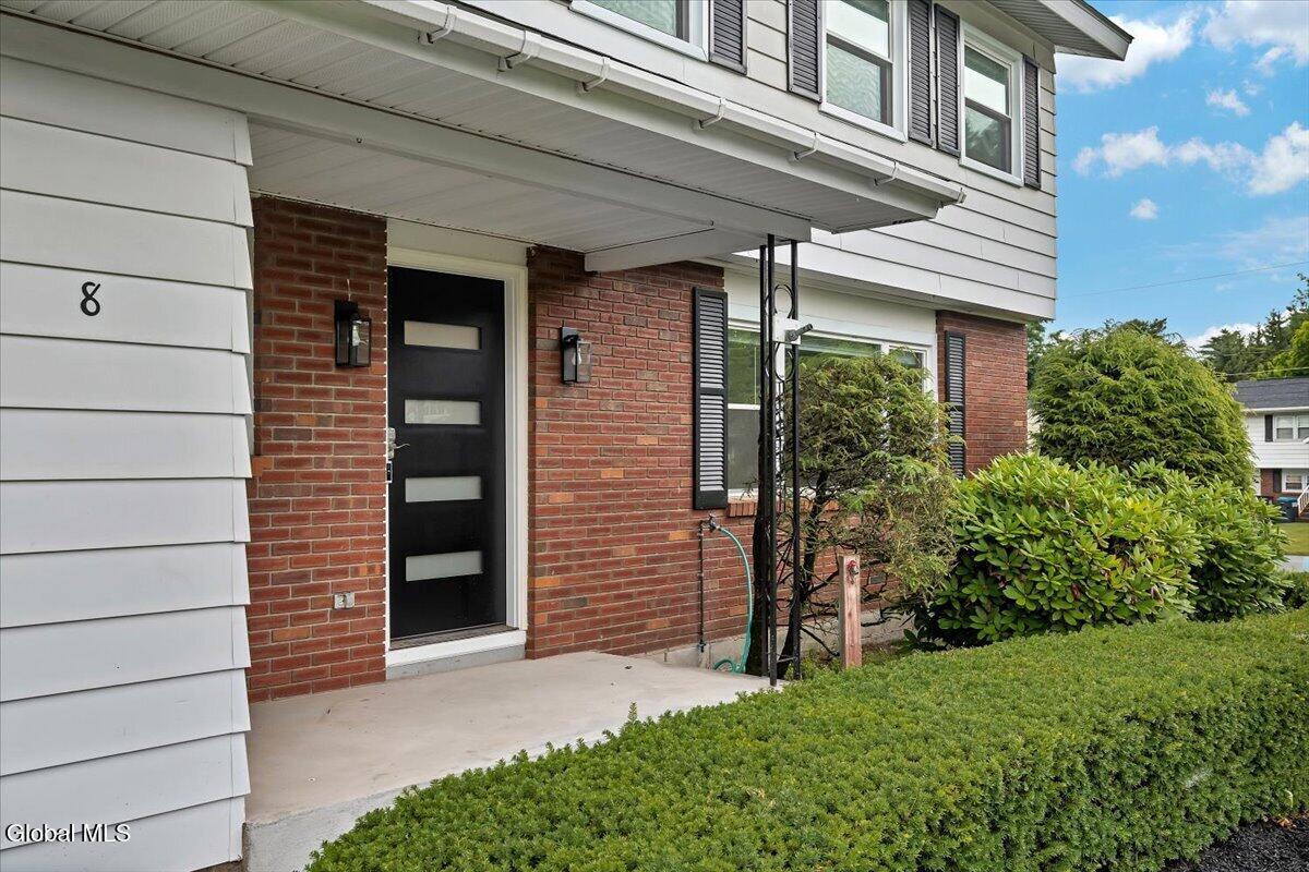 8 Woodland Drive Colonie NY 12309