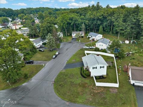 8 Woodland Drive Colonie NY 12309