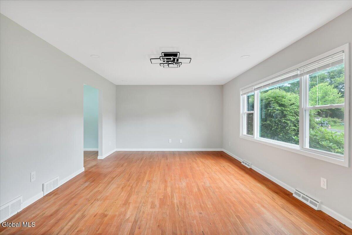 8 Woodland Drive Colonie NY 12309