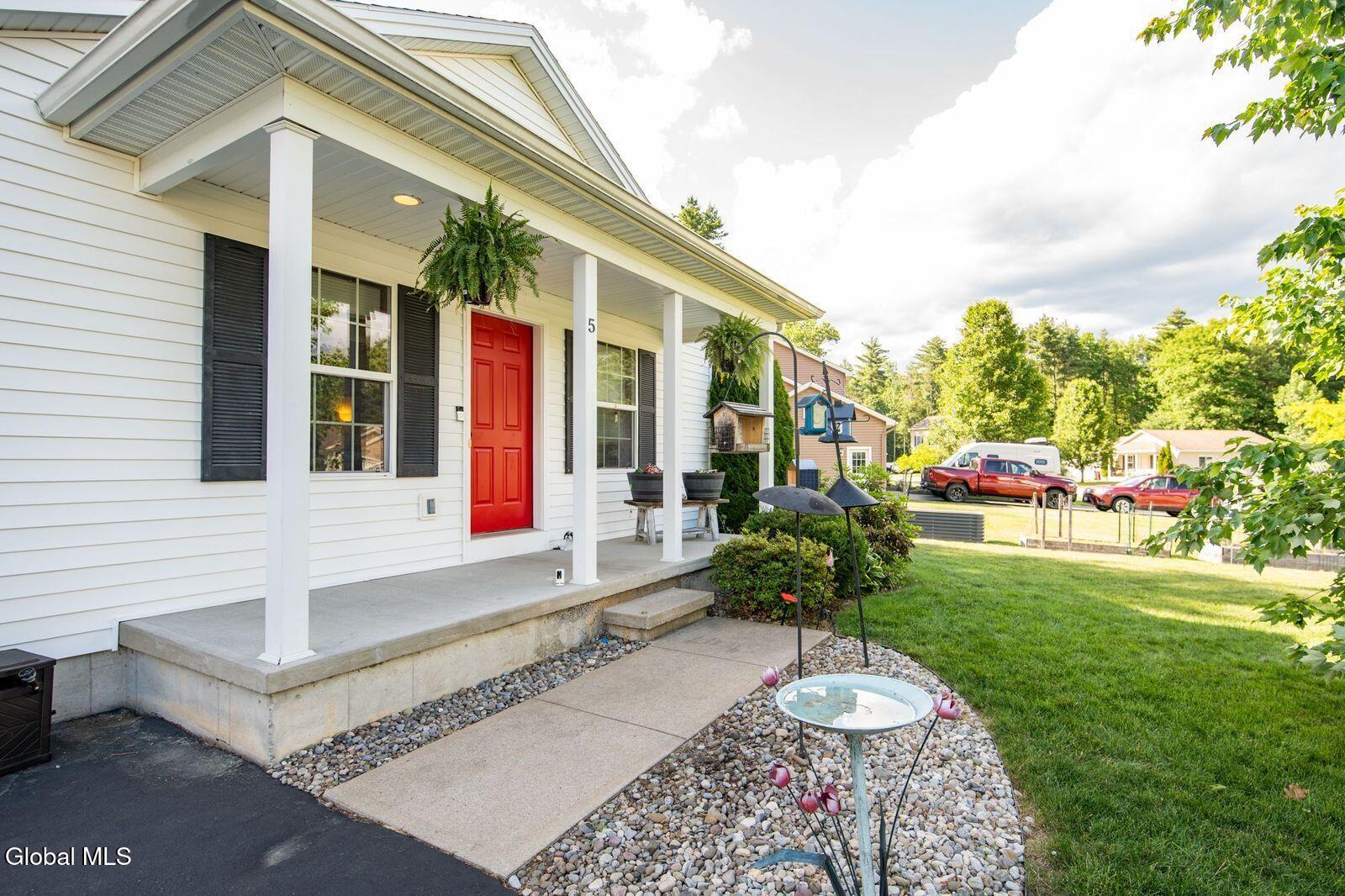 5 Charlton Lane Queensbury NY 12804