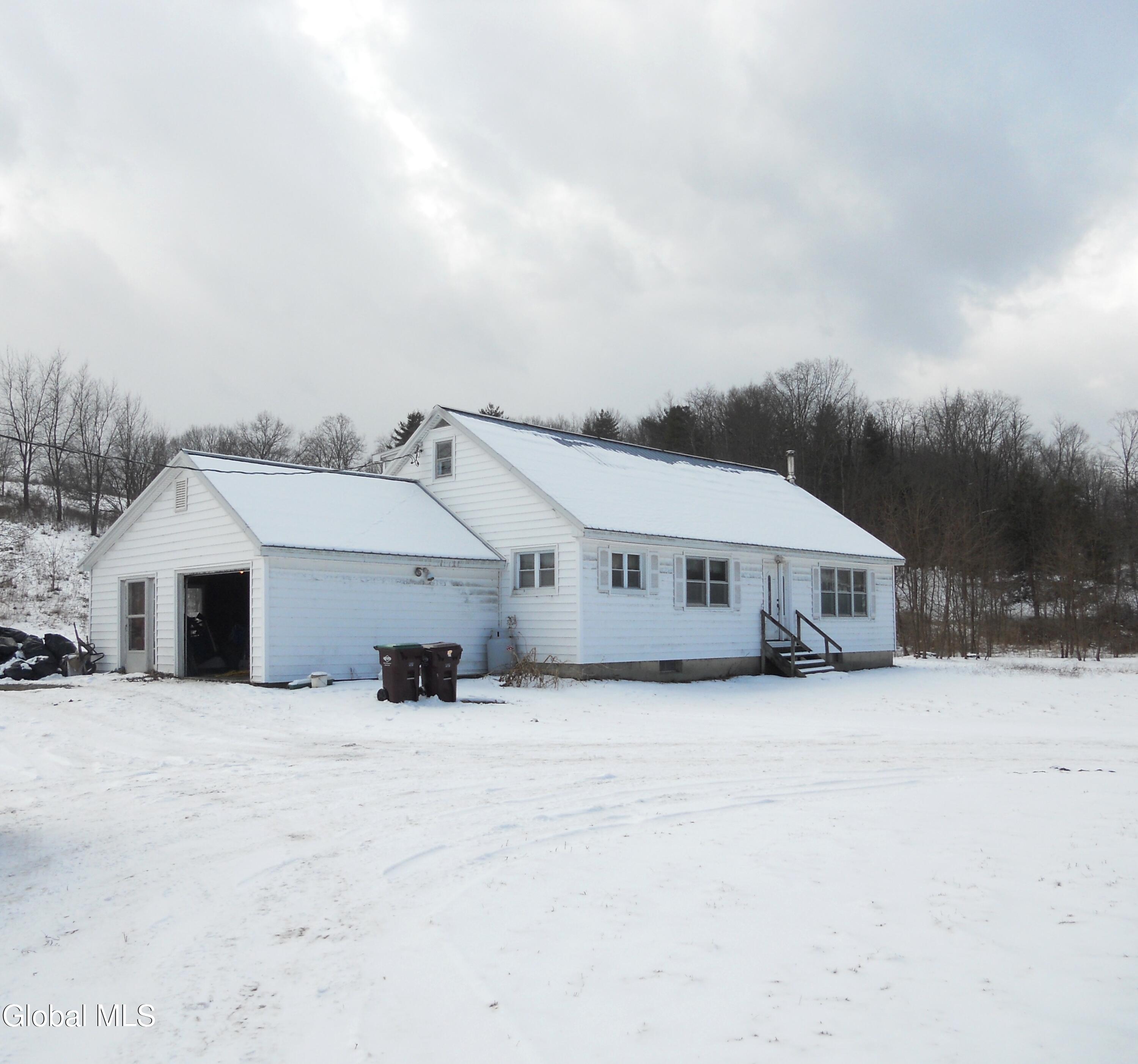 90 Tomhannock Road Valley Falls NY 12185