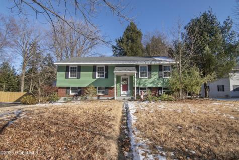 10 Knight Way Saratoga Springs NY 12866