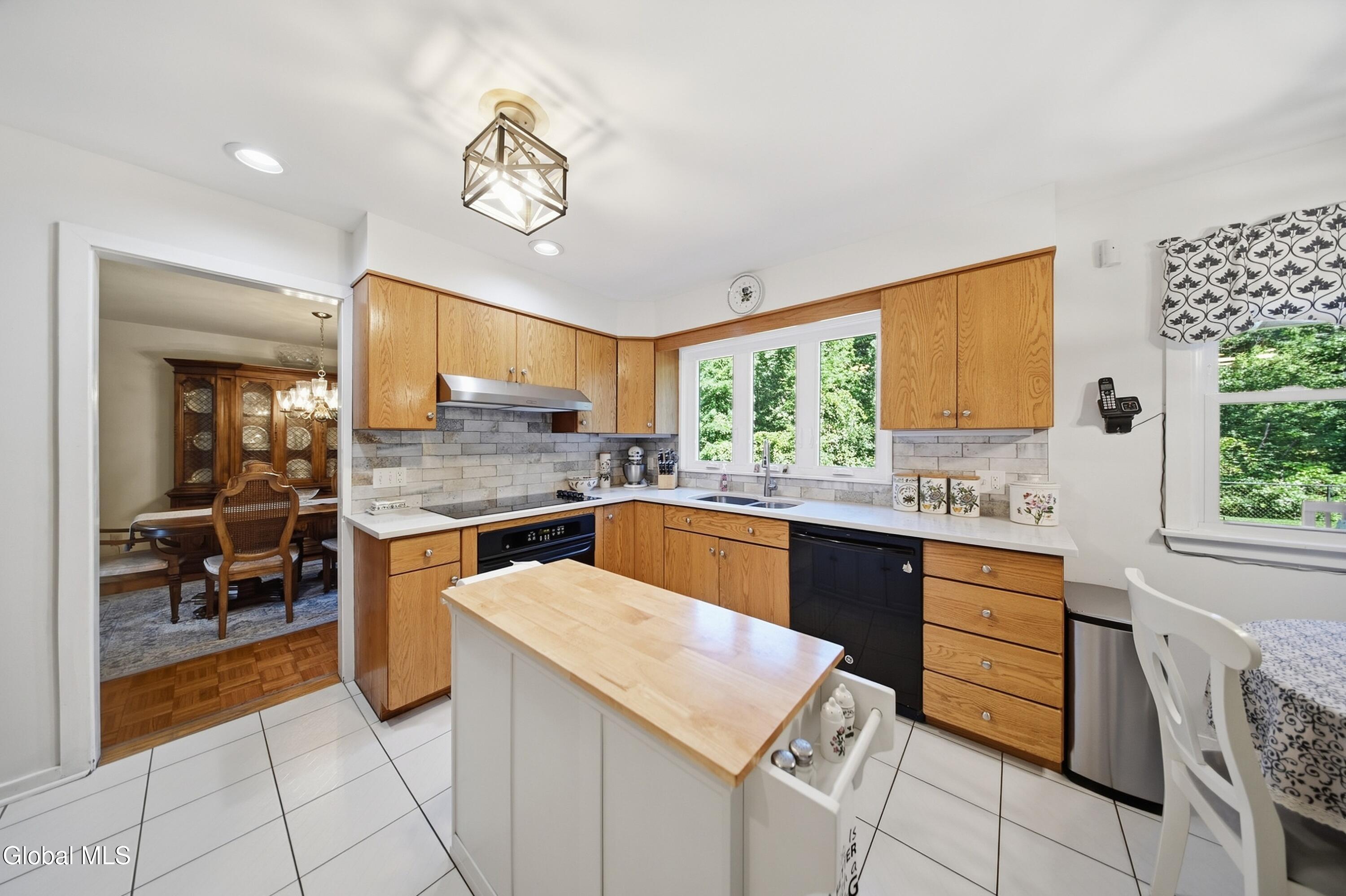 4008 Luigi Court Schenectady NY 12303