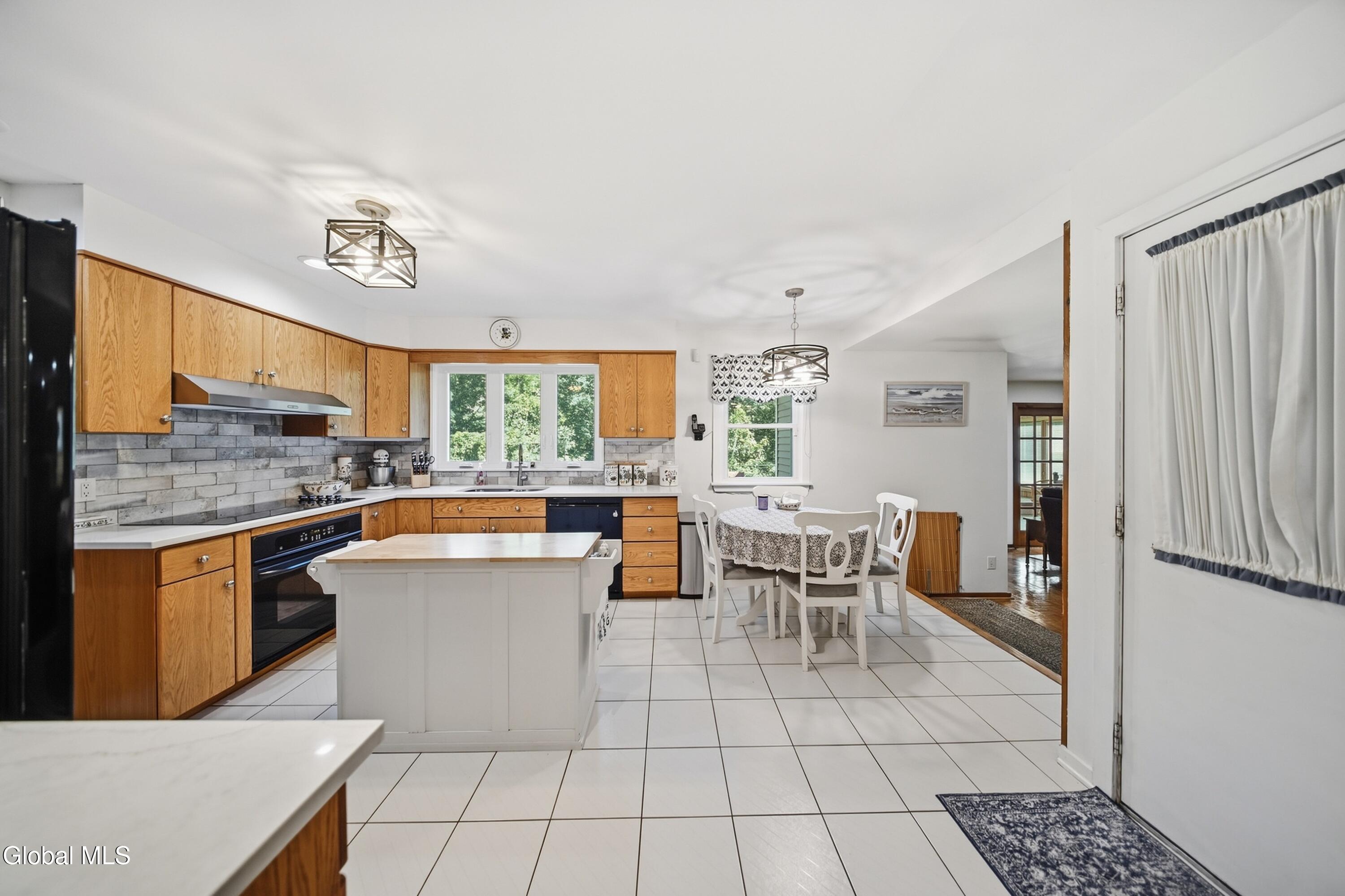 4008 Luigi Court Schenectady NY 12303