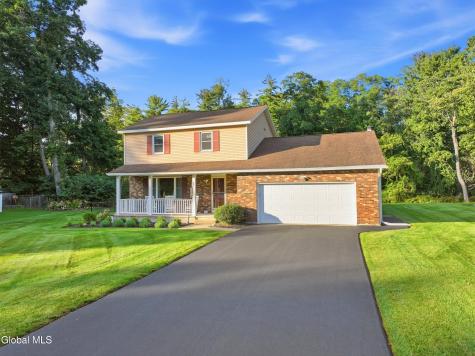 4008 Luigi Court Schenectady NY 12303