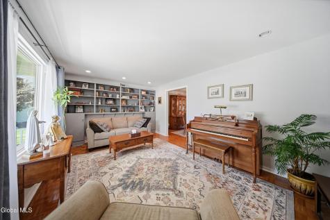 4008 Luigi Court Schenectady NY 12303