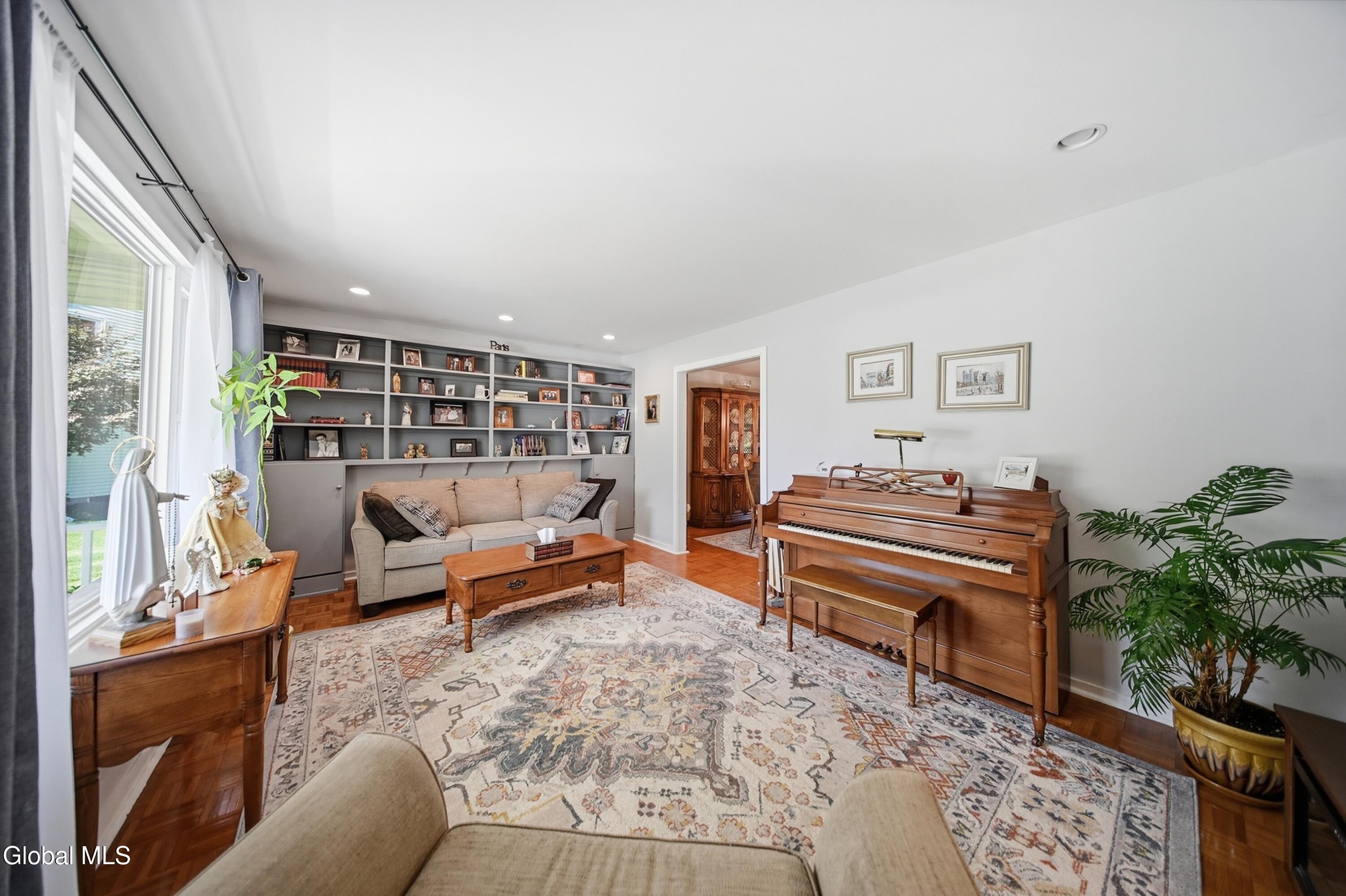 4008 Luigi Court Schenectady NY 12303