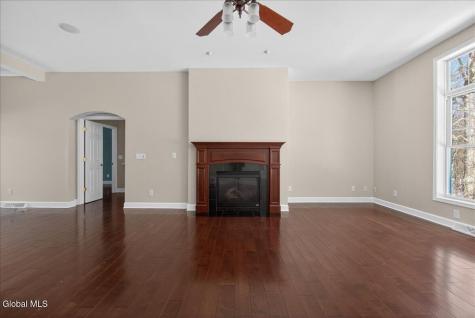19 Highview Way Mechanicville NY 12118