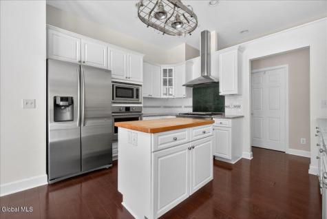 19 Highview Way Mechanicville NY 12118