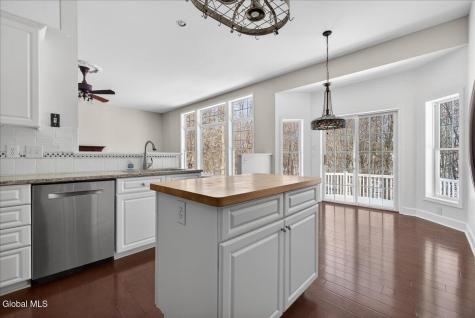 19 Highview Way Mechanicville NY 12118