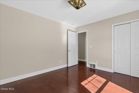 19 Highview Way Mechanicville NY 12118