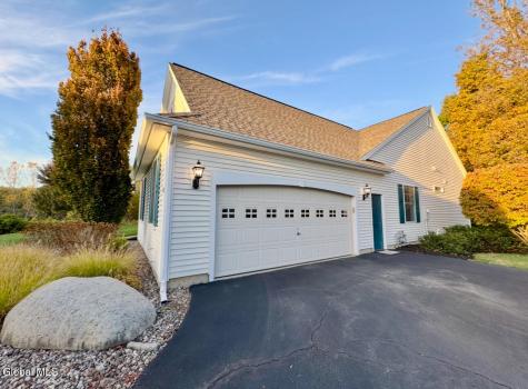 19 Highview Way Mechanicville NY 12118