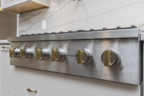 811 Walden's Pond Road Guilderland NY 12203