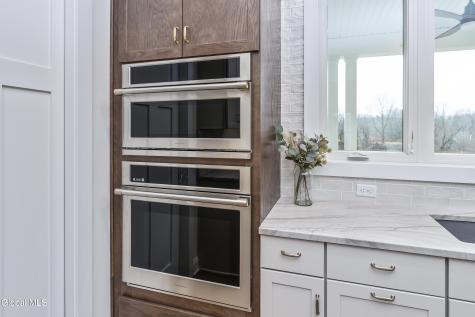 811 Walden's Pond Road Guilderland NY 12203