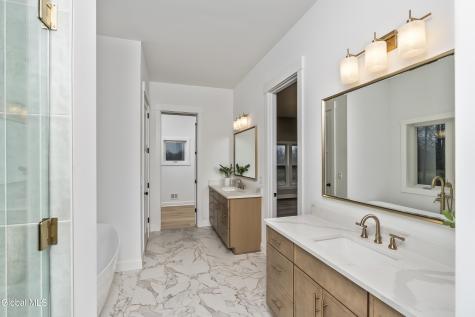 811 Walden's Pond Road Guilderland NY 12203