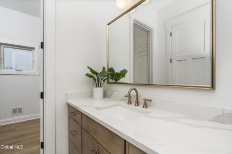 811 Walden's Pond Road Guilderland NY 12203