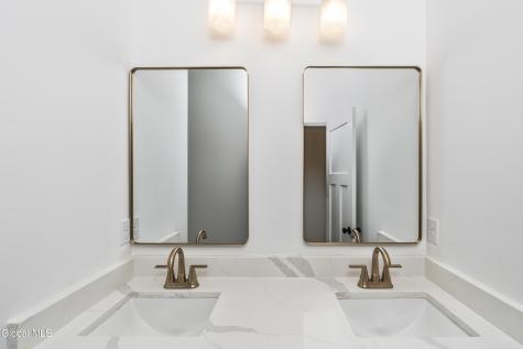 811 Walden's Pond Road Guilderland NY 12203