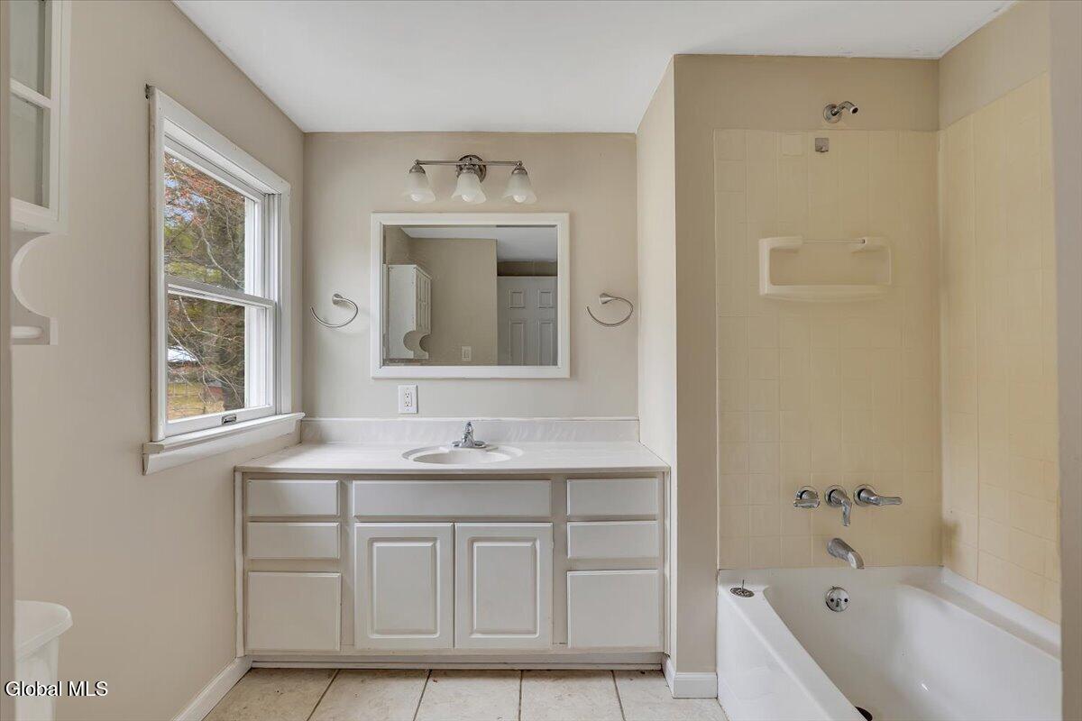 886 Ny-146 Delanson NY 12053