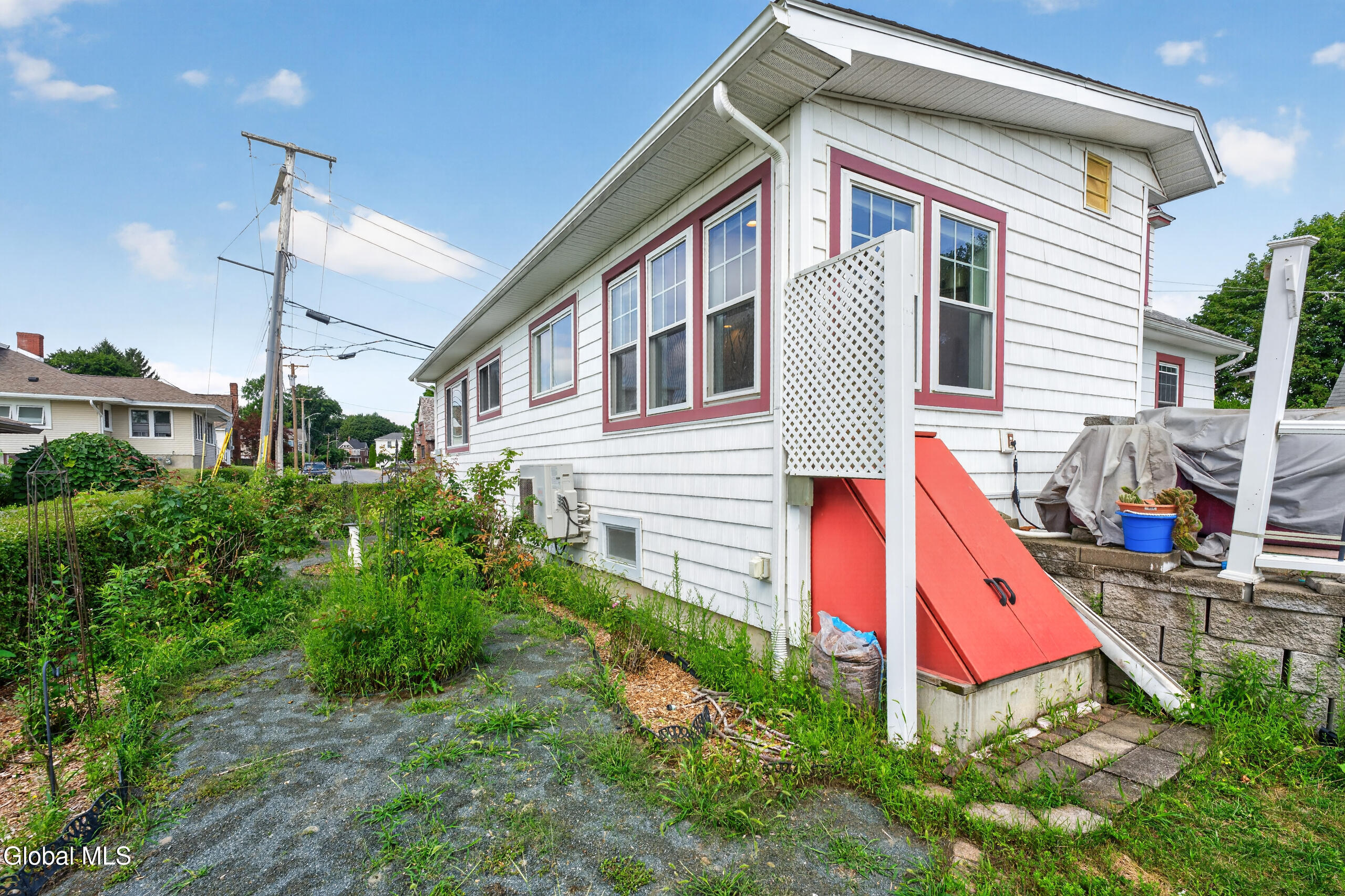 53 Tallmadge Place Mechanicville NY 12118