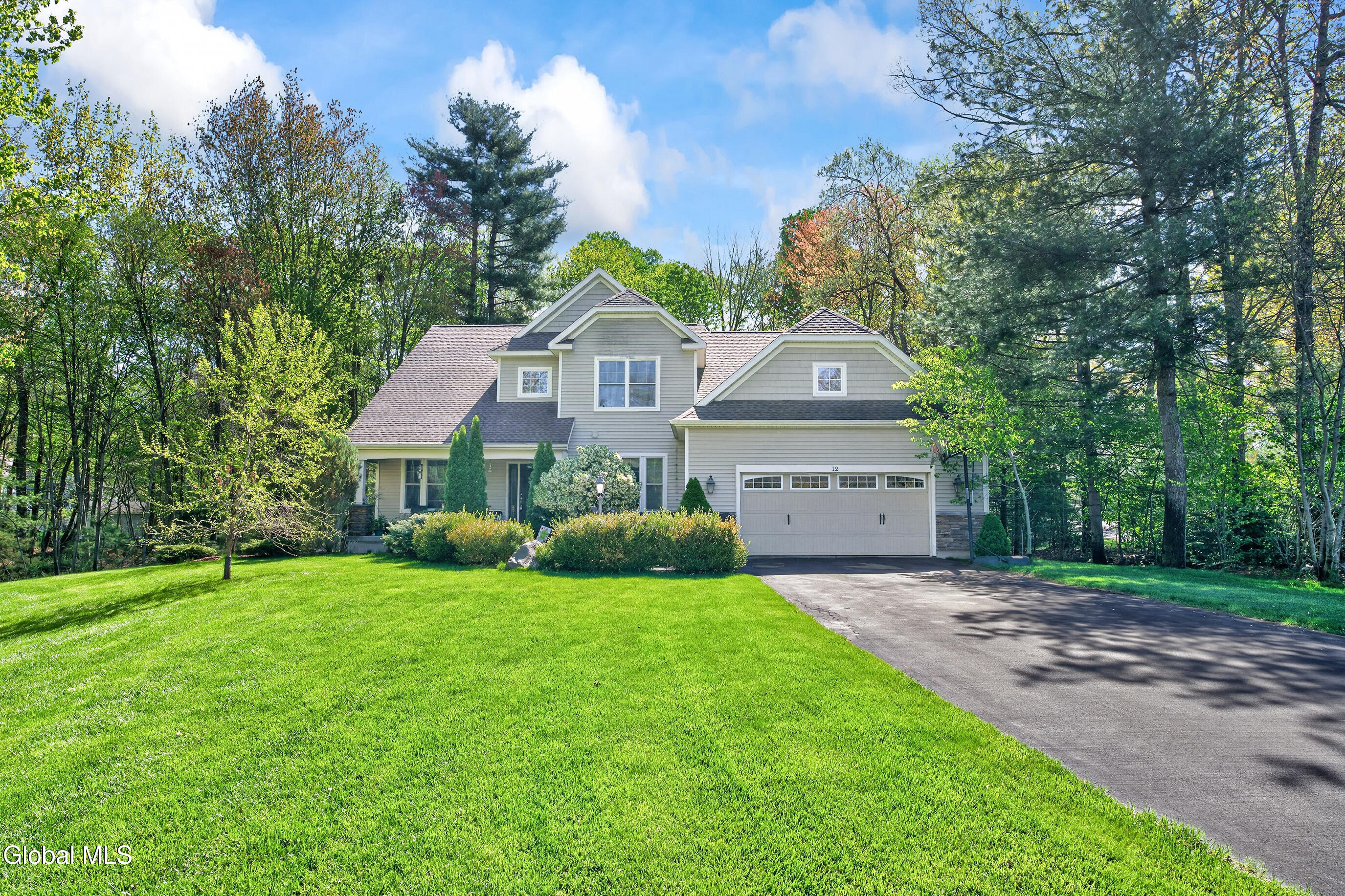 Clifton Park NY, 12 Carrington Court
