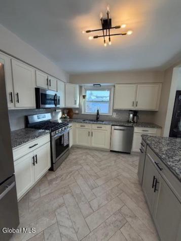 6 Stuyvesant Court Ballston Spa NY 12020