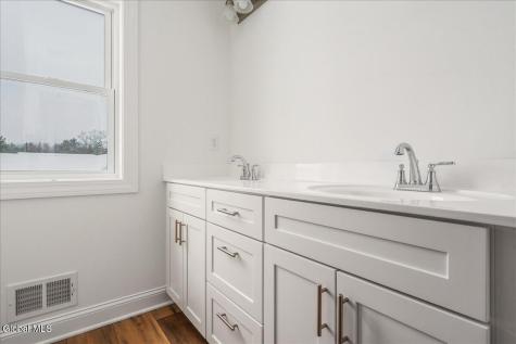 12 Brookhaven Court Saratoga Springs NY 12866