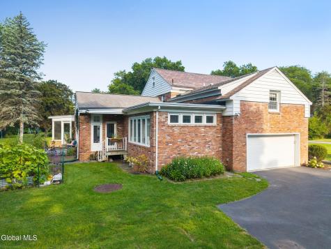 2347 Cayuga Road Niskayuna NY 12309