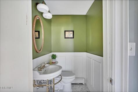 92 Oak Street Saratoga Springs NY 12866