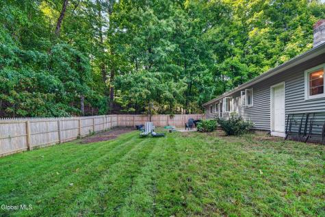 5900 Veeder Road Slingerlands NY 12159