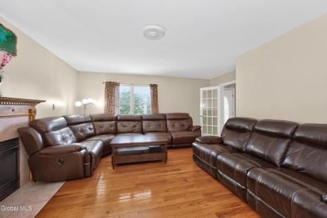 4 Cheshire Court Albany NY 12209