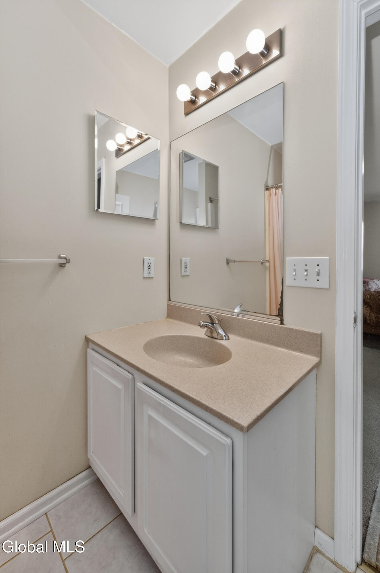 4 Cheshire Court Albany NY 12209