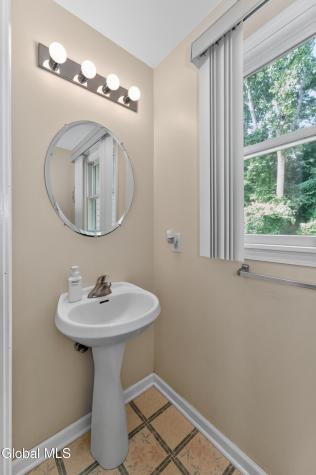 4 Cheshire Court Albany NY 12209