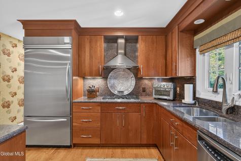 20 Axbridge Lane Delmar NY 12054