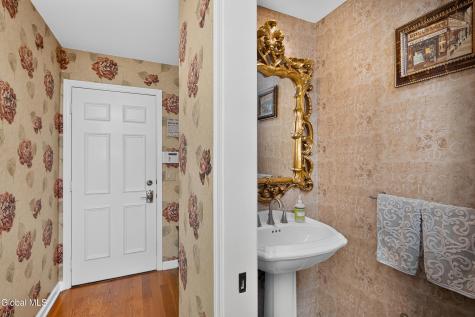20 Axbridge Lane Delmar NY 12054