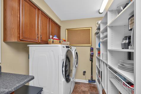 20 Axbridge Lane Delmar NY 12054