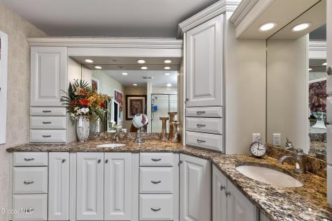 20 Axbridge Lane Delmar NY 12054