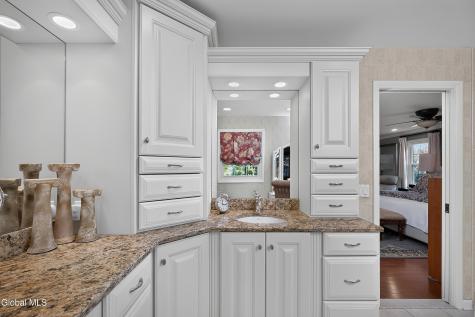 20 Axbridge Lane Delmar NY 12054