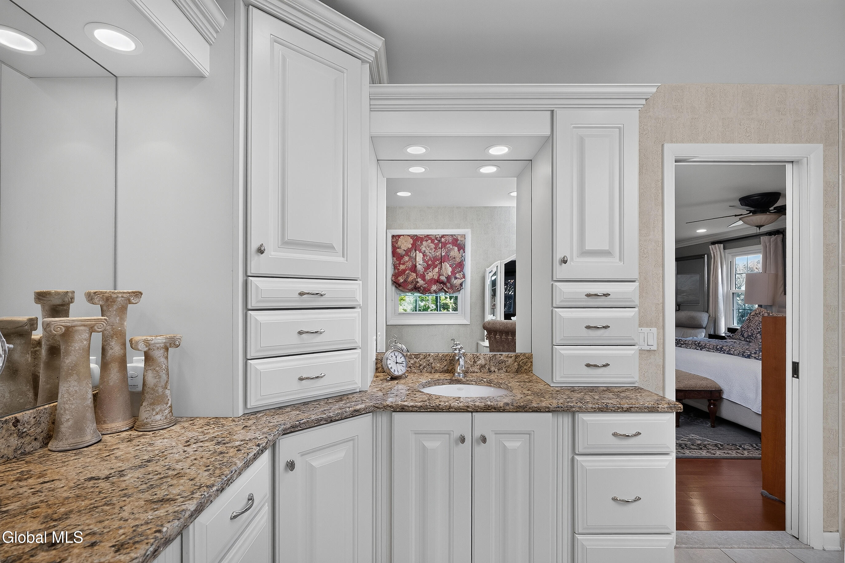 20 Axbridge Lane Delmar NY 12054