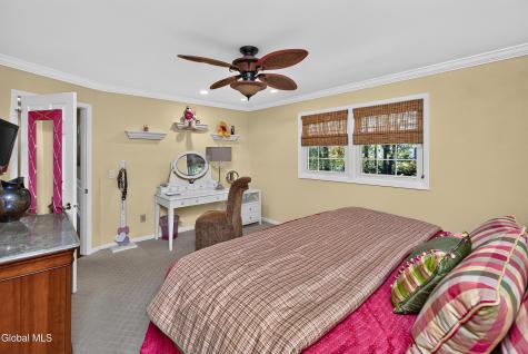 20 Axbridge Lane Delmar NY 12054