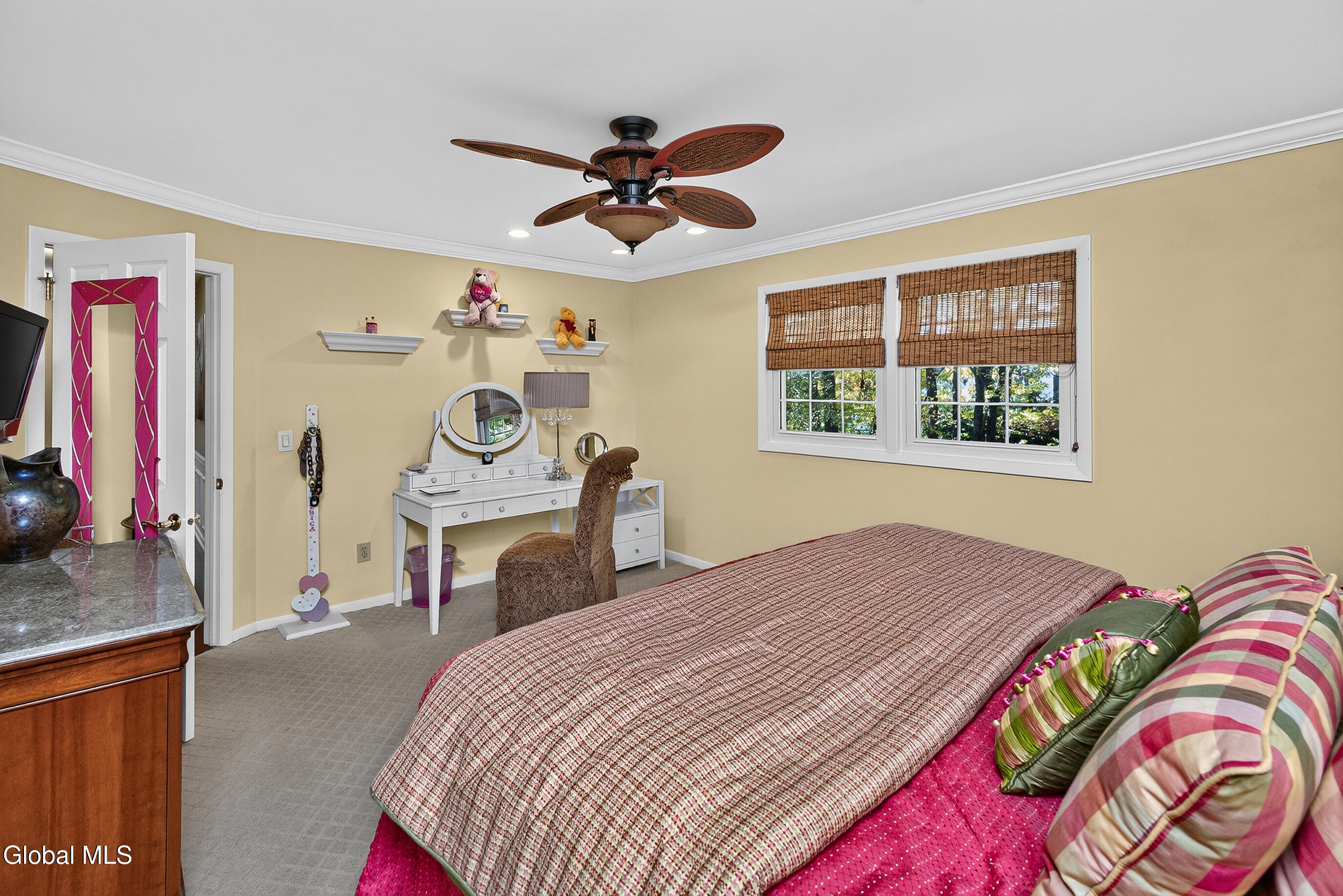 20 Axbridge Lane Delmar NY 12054