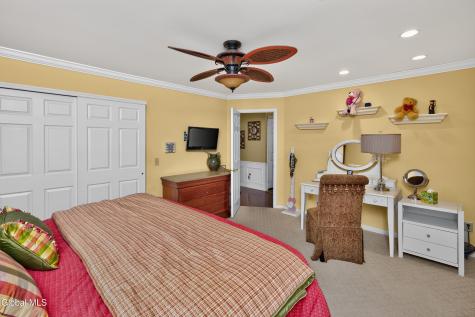 20 Axbridge Lane Delmar NY 12054