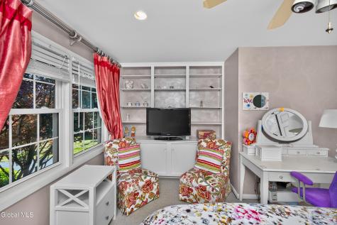 20 Axbridge Lane Delmar NY 12054