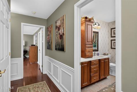 20 Axbridge Lane Delmar NY 12054